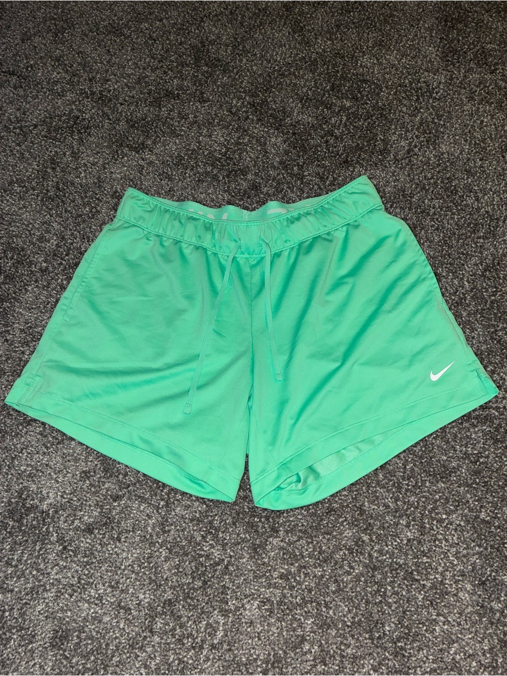 Nike Women's Dri-FIT Attack Mid-Rise Training Shorts - S